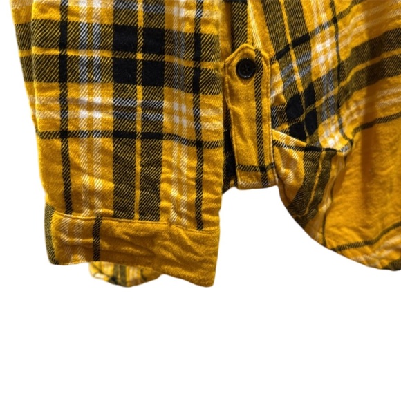 Woman’s hooded button up flannel!🍁 - Picture 3 of 4